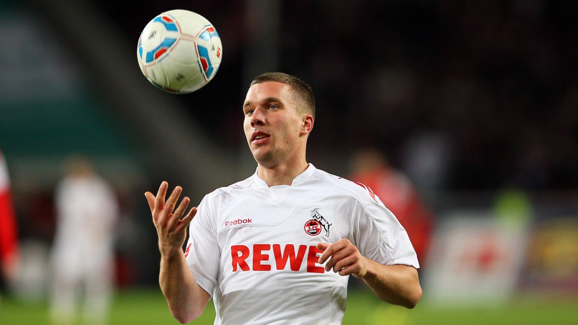 欧洲杯震撼现场：战术、速度、精彩纷呈！，欧洲杯比赛视频速98db in